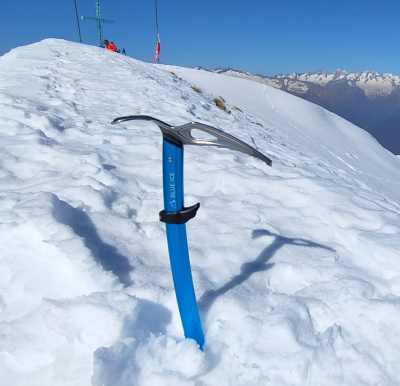 Immagine 1 di Boris su Blue Ice - Bluebird Ice Axe - Piccozze