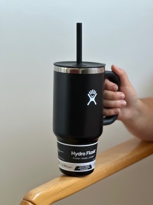 Immagine 1 di Mariam su Hydro Flask - All Around Travel Tumbler - Borraccia
