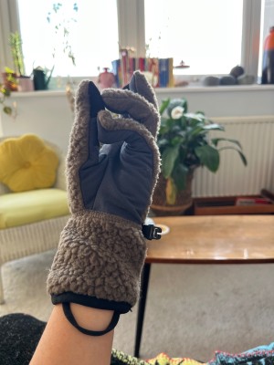 Immagine 5 di Danielle su Patagonia - Retro Pile Gloves - Guanti