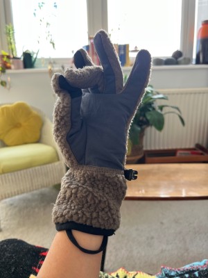 Immagine 4 di Danielle su Patagonia - Retro Pile Gloves - Guanti