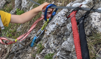 Immagine 1 di Volodymyr su Petzl - Attache - Connettori HMS